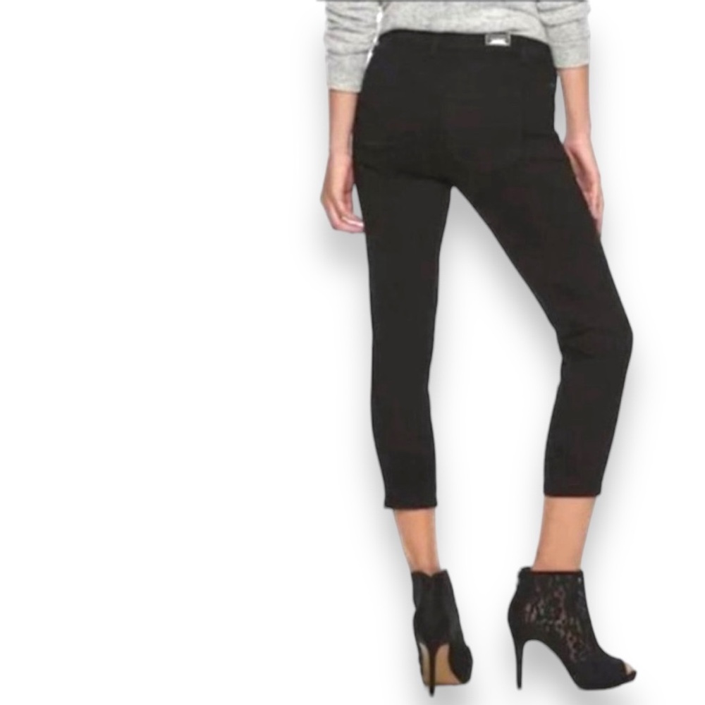 JUICY COUTURE Black Cropped Capri Mid Rise Jeans